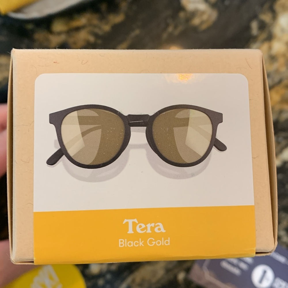 Sunski Tera Polarized Black Gold sunglasses